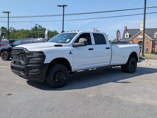 2025 RAM 3500 Tradesman Crew Cab 4x4 8' Box