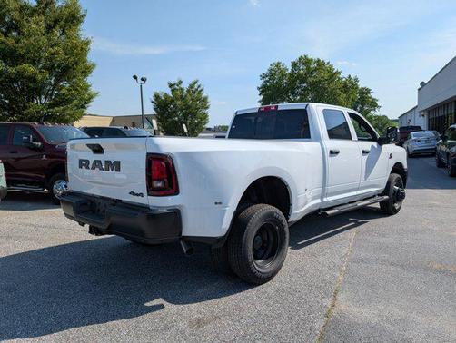 2025 RAM 3500 Tradesman Crew Cab 4x4 8' Box