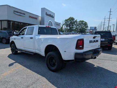 2025 RAM 3500 Tradesman Crew Cab 4x4 8' Box