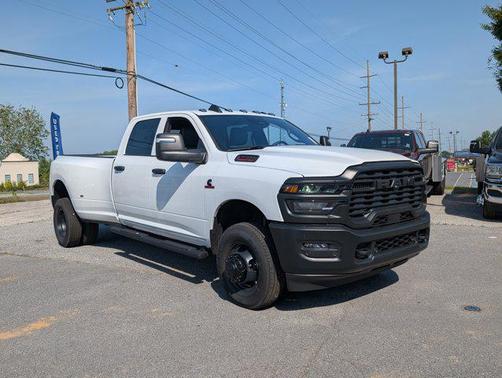 2025 RAM 3500 Tradesman Crew Cab 4x4 8' Box