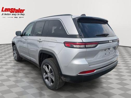 Silver Zynith 2026 Jeep Grand Cherokee Limited