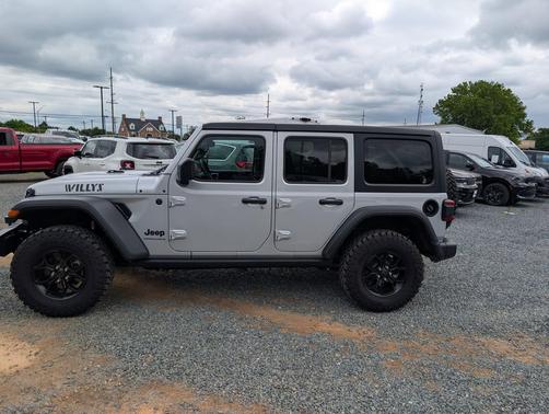 Silver Zynith Clearcoat 2024 Jeep Wrangler Willys