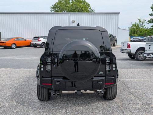 2023 Land Rover Defender 110 V8