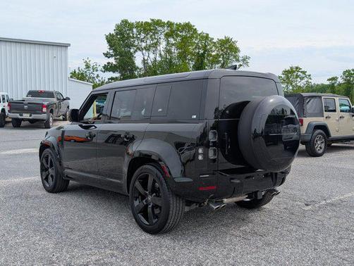 2023 Land Rover Defender 110 V8