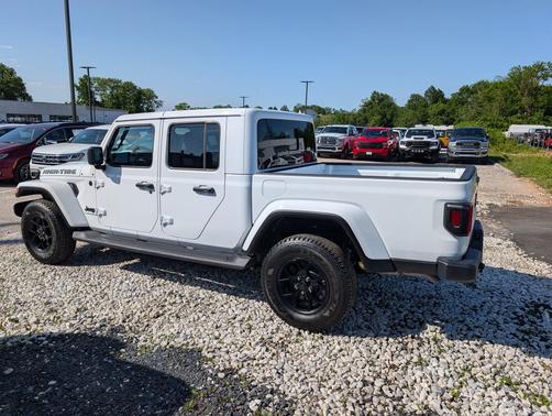 Bright White Clearcoat 2025 Jeep Gladiator High Tide