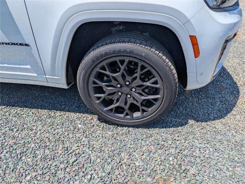 Bright White Clearcoat 2026 Jeep Grand Cherokee L Summit