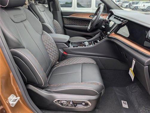 Copper Shino Metallic Clearcoat 2026 Jeep Grand Cherokee Summit