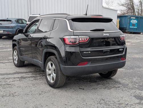 Diamond Black Crystal Pearlcoat 2021 Jeep Compass Latitude