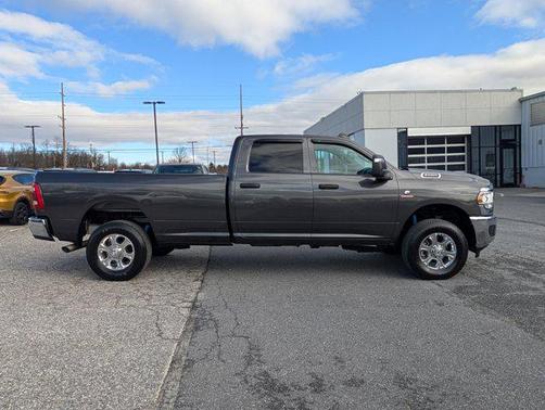 2024 RAM 2500 Tradesman Crew Cab 4x4 8' Box