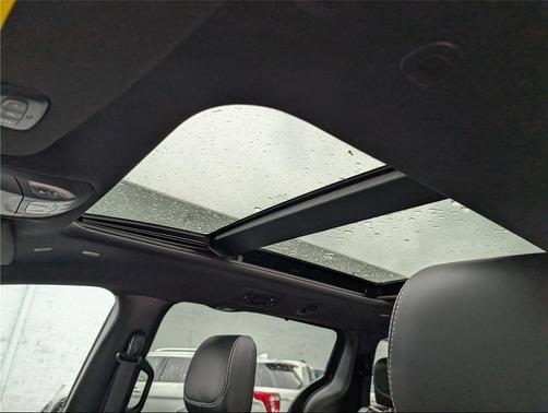 Diamond Black Crystal Pearlcoat 2027 Chrysler Pacifica Limited