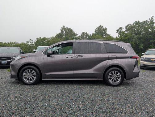 2021 Toyota Sienna LE