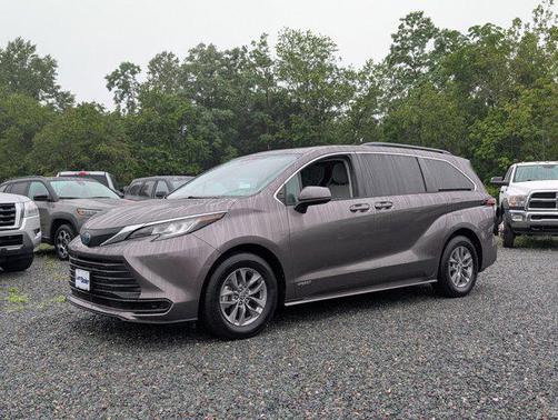 2021 Toyota Sienna LE
