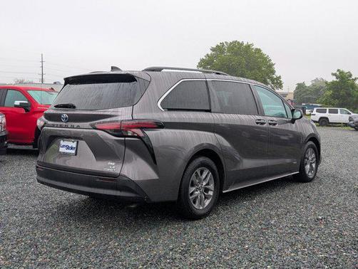 2021 Toyota Sienna LE