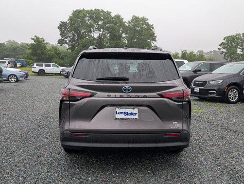 2021 Toyota Sienna LE