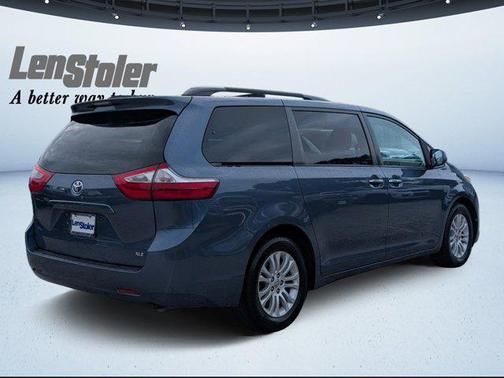 2017 Toyota Sienna XLE