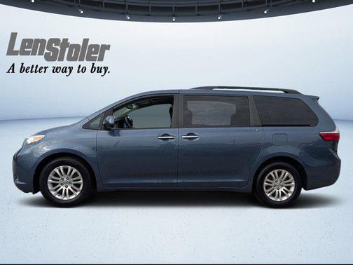 2017 Toyota Sienna XLE