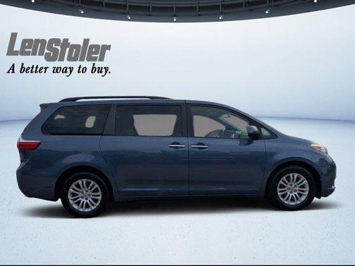 2017 Toyota Sienna XLE