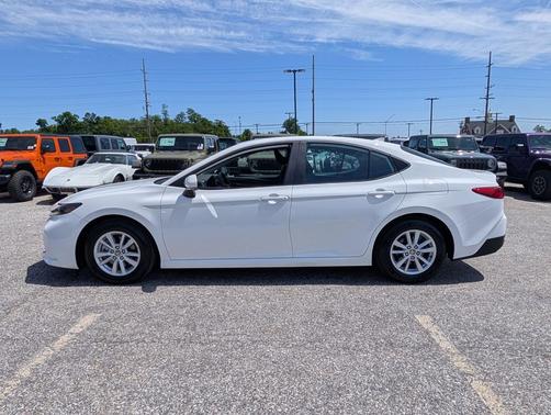 Ice Cap 2025 Toyota Camry LE