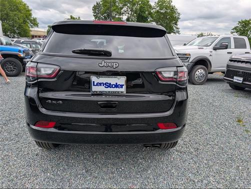 Diamond Black Crystal Pearlcoat 2022 Jeep Compass High Altitude