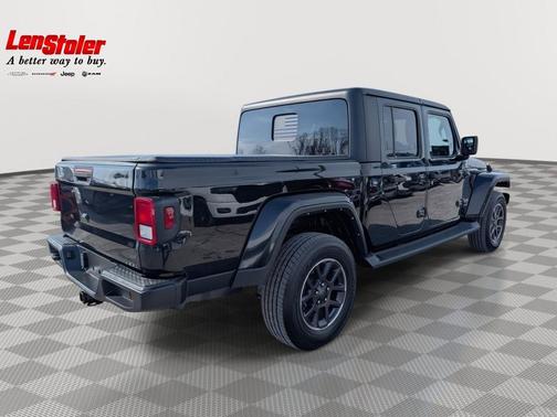 Black Clearcoat 2022 Jeep Gladiator Overland