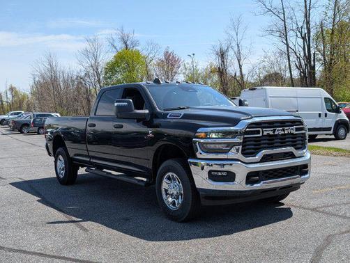 2025 RAM 2500 Tradesman Crew Cab 4x4 8' Box