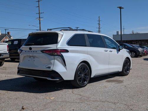 2023 Toyota Sienna XSE 7 Passenger