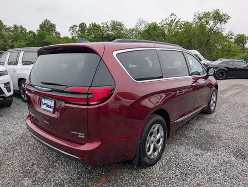 Velvet Red Pearlcoat 2023 Chrysler Pacifica Limited