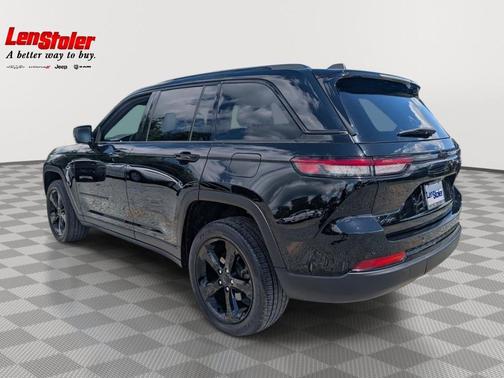 Diamond Black Crystal Pearlcoat 2023 Jeep Grand Cherokee Altitude