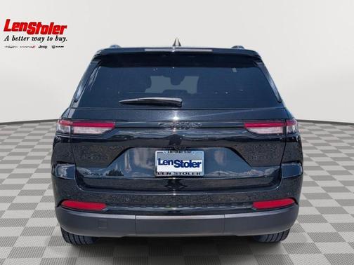 Diamond Black Crystal Pearlcoat 2023 Jeep Grand Cherokee Altitude