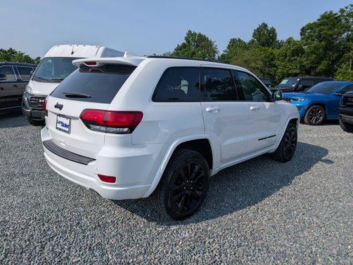2022 Jeep Grand Cherokee Laredo