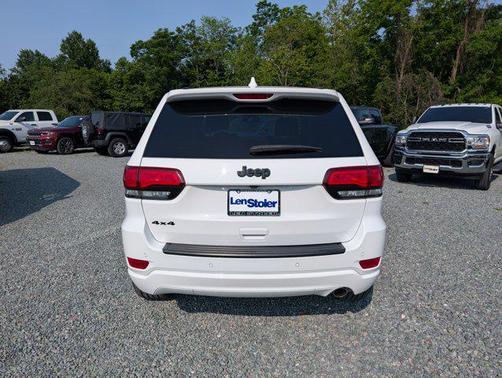 2022 Jeep Grand Cherokee Laredo