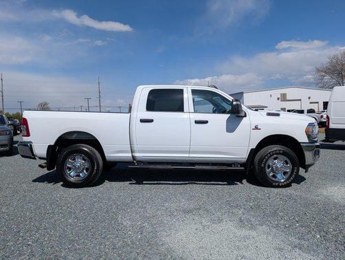 2023 RAM 3500 Tradesman Crew Cab 4x4 6'4' Box