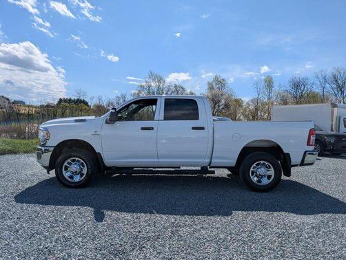 2023 RAM 3500 Tradesman Crew Cab 4x4 6'4' Box