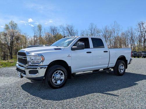 2023 RAM 3500 Tradesman Crew Cab 4x4 6'4' Box