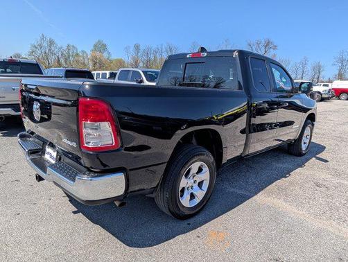 Diamond Black Crystal Pearlcoat 2021 RAM 1500 Big Horn/Lone Star