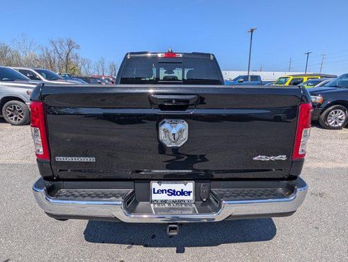 Diamond Black Crystal Pearlcoat 2021 RAM 1500 Big Horn/Lone Star