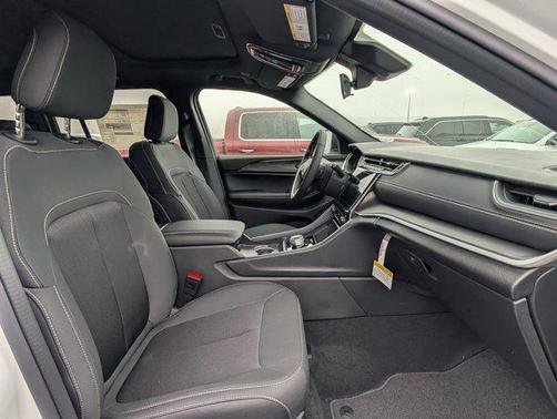 2026 Jeep Grand Cherokee Altitude