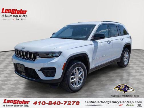Bright White Clearcoat 2026 Jeep Grand Cherokee Laredo