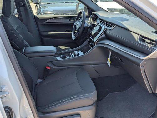 Bright White Clearcoat 2026 Jeep Grand Cherokee Laredo