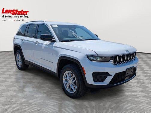 Bright White Clearcoat 2026 Jeep Grand Cherokee Laredo