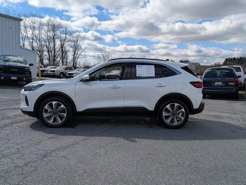 2025 Ford Escape Platinum