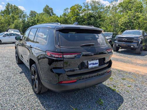 Diamond Black Crystal Pearlcoat 2023 Jeep Grand Cherokee L Altitude