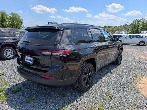 Diamond Black Crystal Pearlcoat 2023 Jeep Grand Cherokee L Altitude