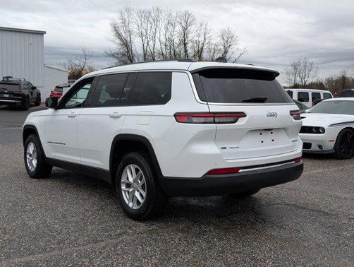 2022 Jeep Grand Cherokee L Laredo