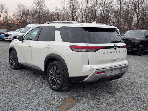 2022 Nissan Pathfinder SL 4WD