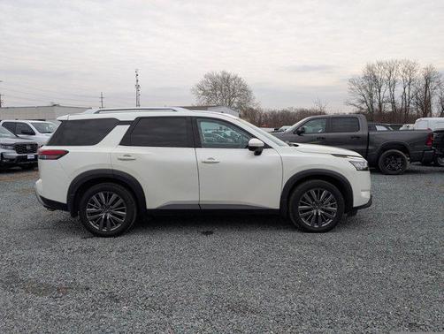 2022 Nissan Pathfinder SL 4WD