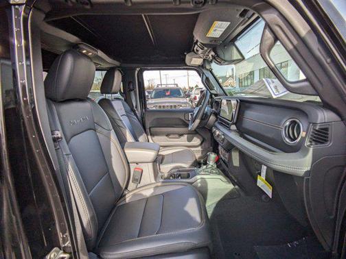 2024 Jeep Wrangler 4-Door Sahara 4x4