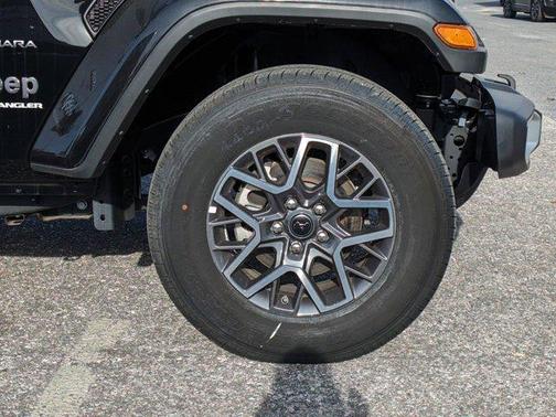 2024 Jeep Wrangler 4-Door Sahara 4x4