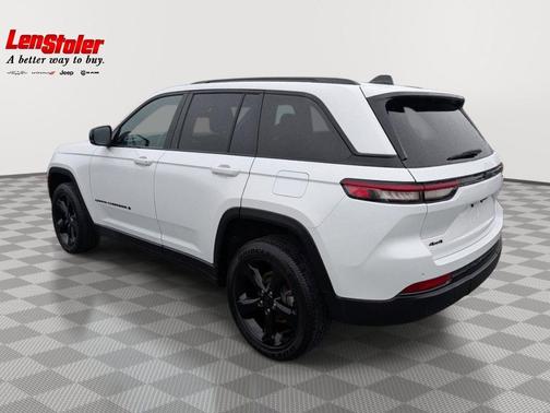 Bright White Clearcoat 2025 Jeep Grand Cherokee Altitude
