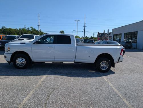 Bright White Clearcoat 2019 RAM 3500 Big Horn Crew Cab 4x2 8' Box